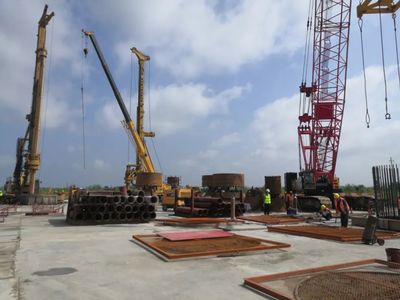 市委書記張岳峰督查“項目攻堅年”重點工程建設情況，強調以項目為引擎，推動高質量發展